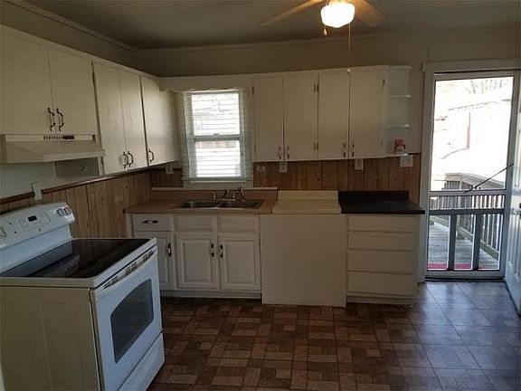 2nd image of 1319 Thornton St