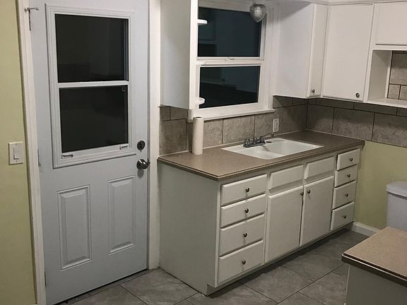 2nd image of 35015 Cedar Ave