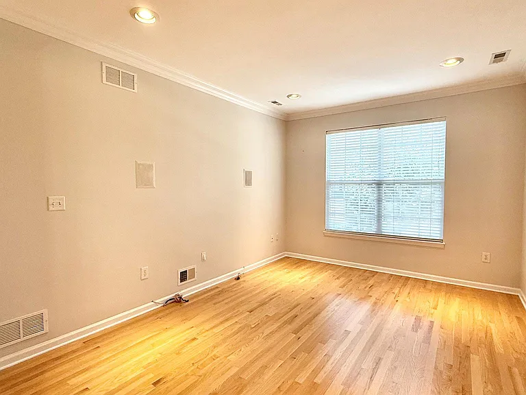 40 Truman Ave — Photo 8