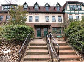217 Burns St, Forest Hills, NY