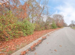 2224 W Ridgewood Dr, Louisville, TN 37777