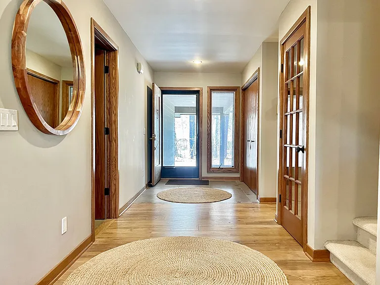 6245 Summit Ct — Photo 2