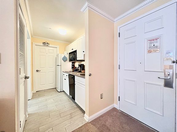 4th image of 719 E 11th St #515