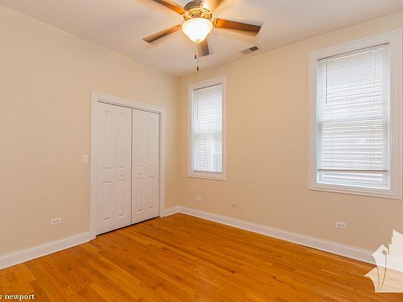 4th image of 1039 W Newport Ave #1023