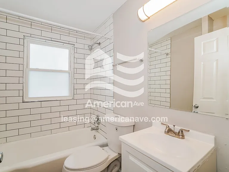 599743_013_bathroom_14320448.jpg
