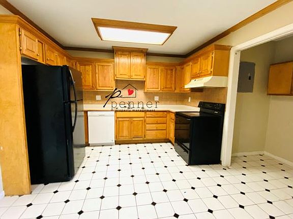 4th image of 401 NE Austin St #B