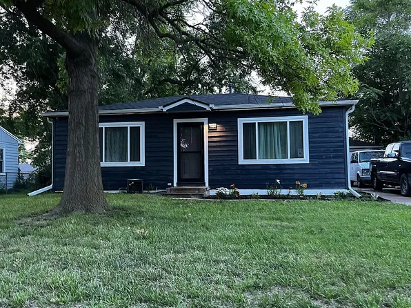 7004 Edna St, La Vista, NE 68128