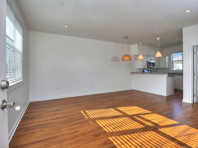 322 W Micheltorena St #D — Photo 3