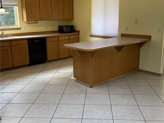 4th image of 3261 Northlake Way NW
