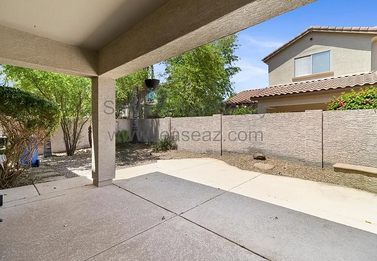 1554 E Elgin St — Photo 24