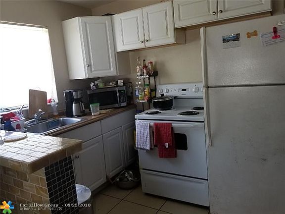 5th image of 3860 NE 15th Ave