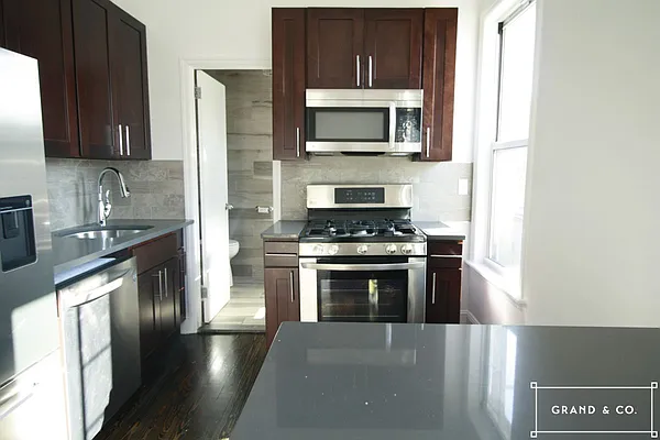 Rented by Grand & Co. | media 21