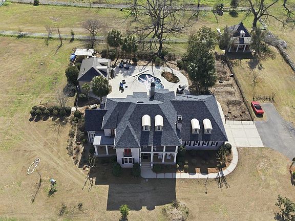2nd image of 221 Kiley Dr