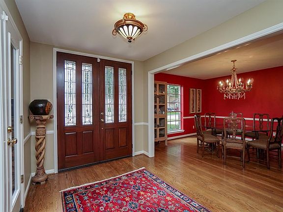 4th image of 2519 Encino Ln