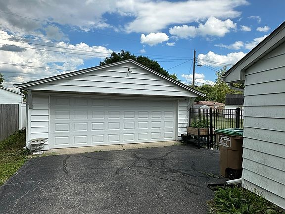 3rd image of 261 Woodlane Dr