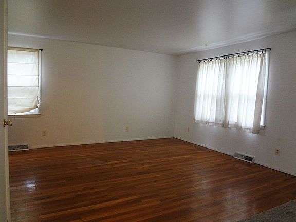 5th image of 2 Riverview Dr