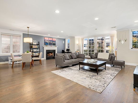 2nd image of 663 W Wellington Ave APT 4