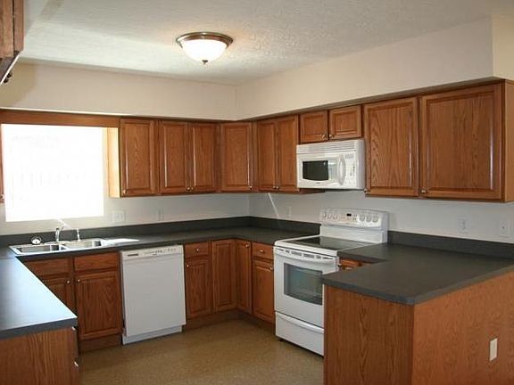 Kitchen (includes fridge)