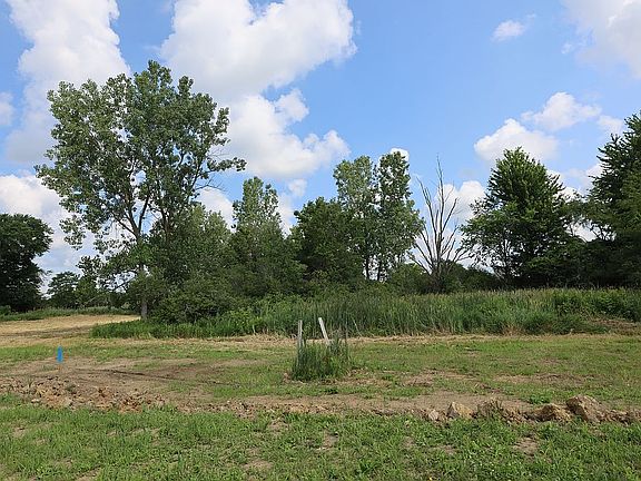 5th image of 225 W Greenwich Rd