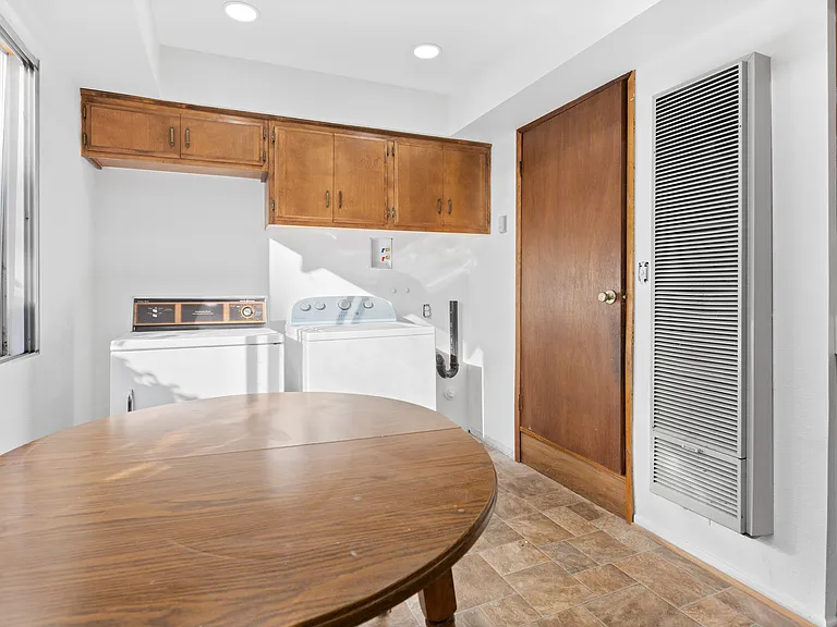 1497 Laura St — Photo 12