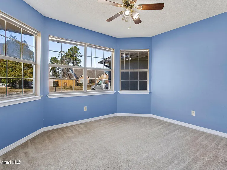 987 Bluff Rdg — Photo 15