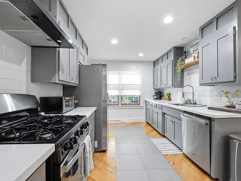 10200 Grandview Rd — Photo 10