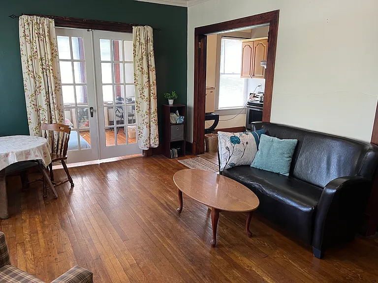 217 W La Rua St — Photo 2