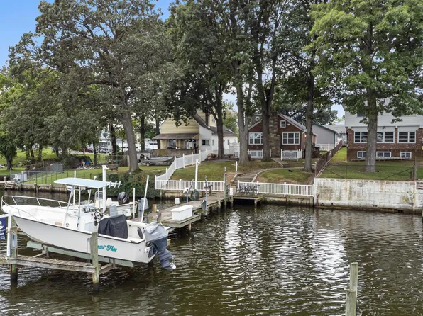 8216 Beach Dr, Baltimore, MD 21222