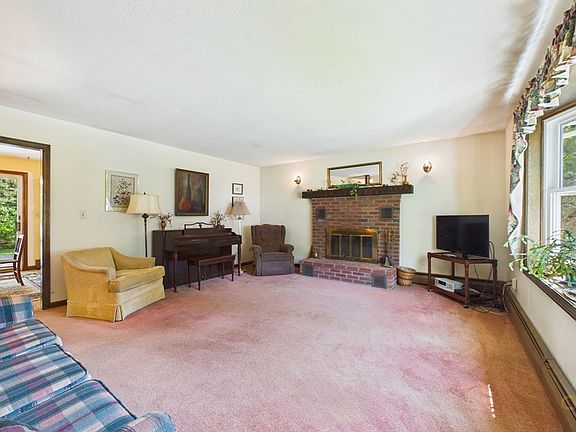 5th image of 5 Barlow Ln
