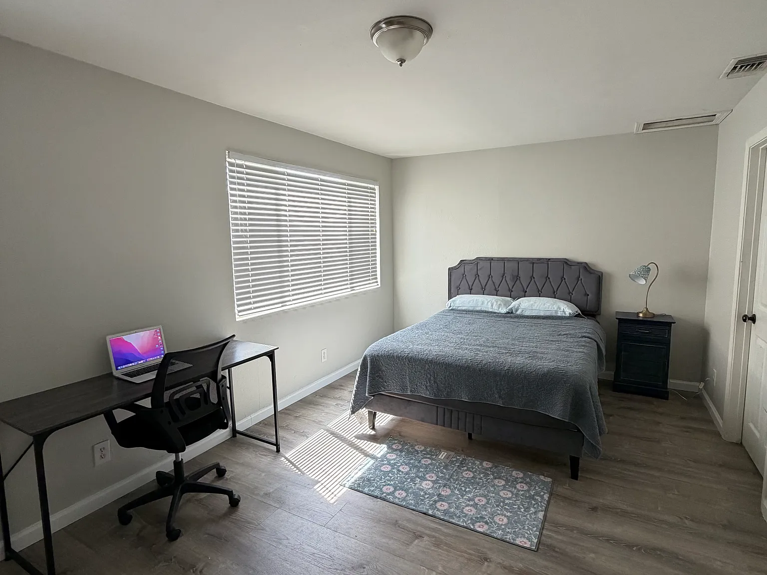2 bed, 1100 sqft, $3,200 — Photo 2