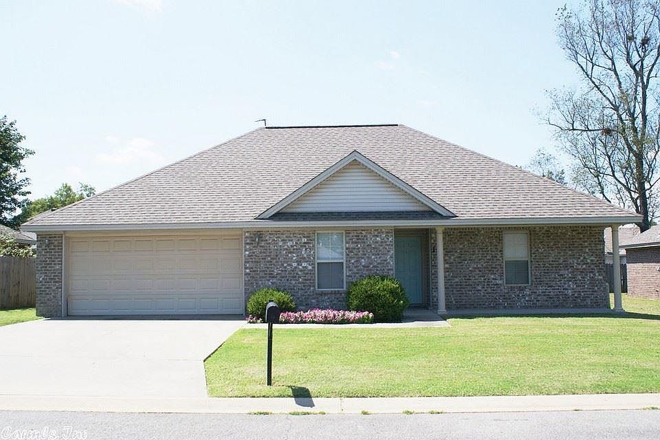 1st image of 11 Garden Dr