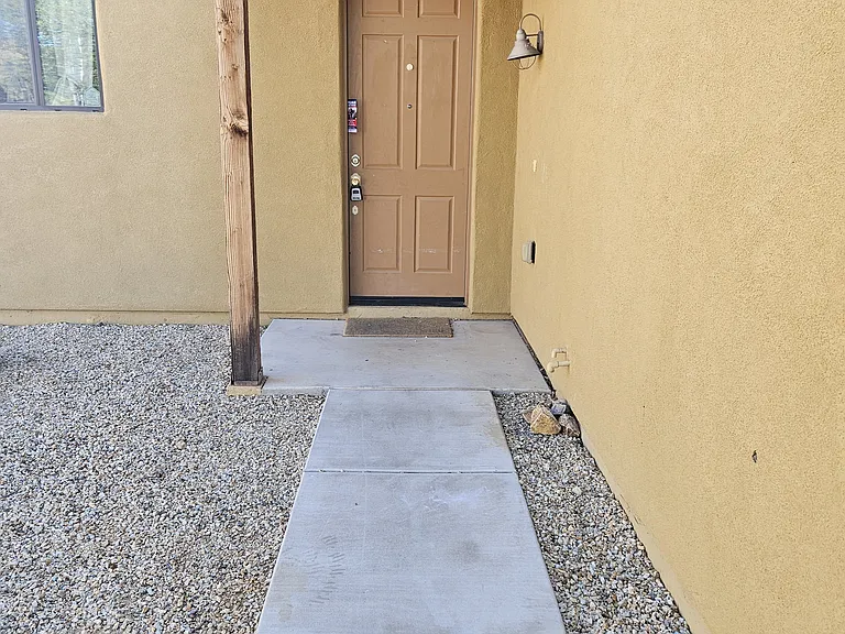 1285 Preston St — Photo 4