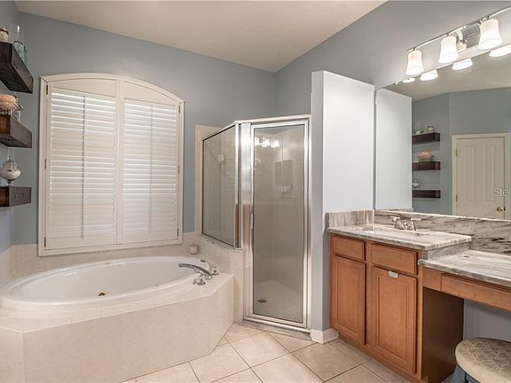 5th image of 2758 Valencia Grove Dr