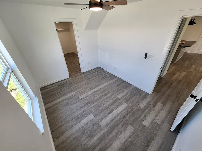 127 E 3rd St — Photo 8