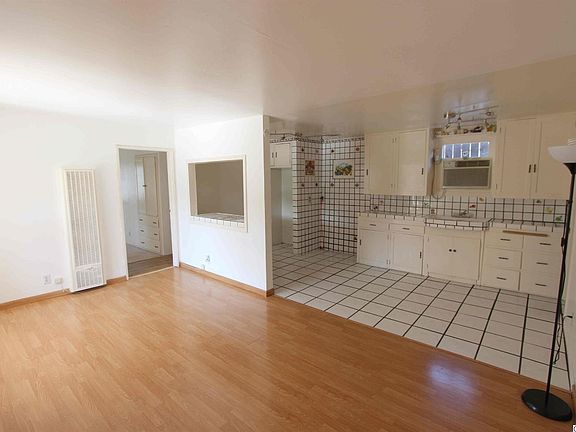 2nd image of 2949 Montrose Ave