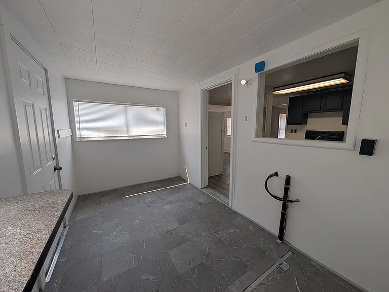 11408 E Empire Ave — Photo 9