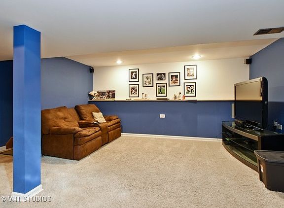 5th image of 16417 Oxford Dr
