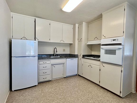 4th image of 610 Grand Fir Ave #14