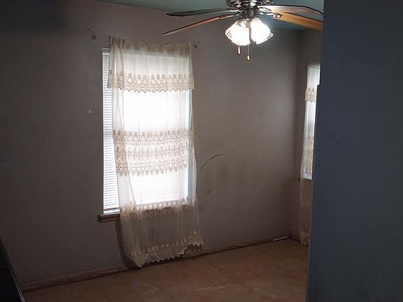 3rd image of 6638 Buena Vista St
