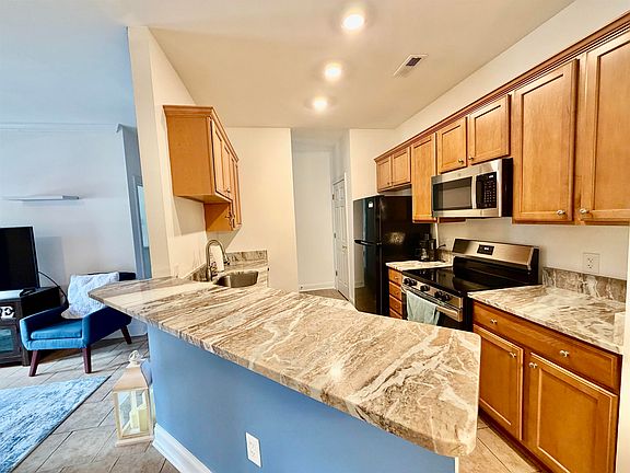 5th image of 2049 Silver Crest Dr. #B