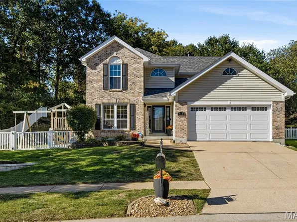 418 Hamilton Meadows Dr, Fenton, MO 63026