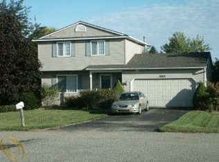 382 N Pointe Dr #P, Whitmore Lake, MI 48189