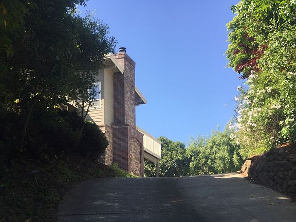 4th image of 674 Club House Dr