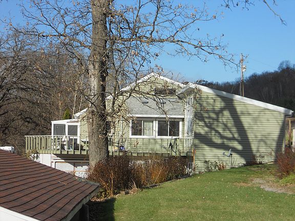 Deck, dining & family room