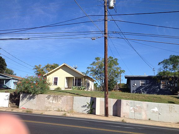 3rd image of 2106 Rosewood Ave
