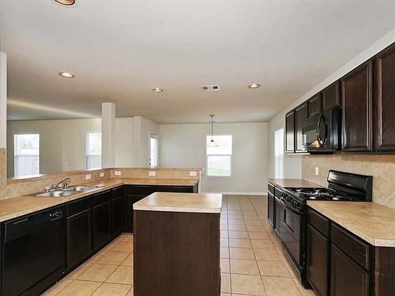 5th image of 910 Dracena Ct