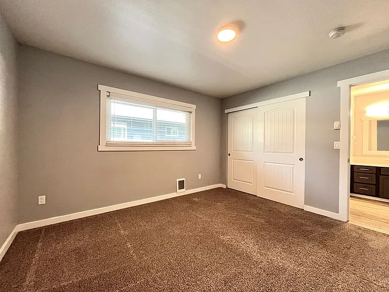 J3 Apartments — Photo 21