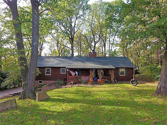 3rd image of 2216 Woodcrest Dr
