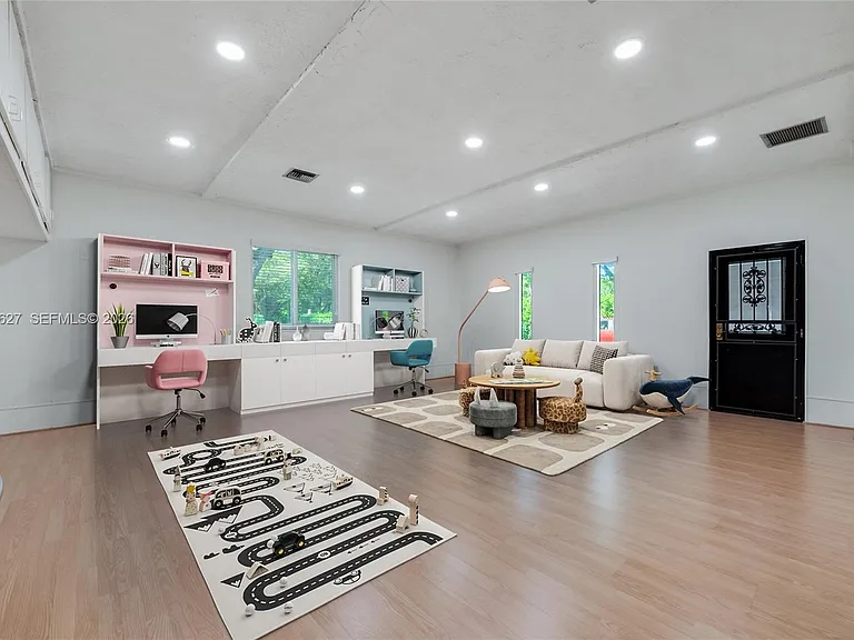11401 SW 67th Ave — Photo 8