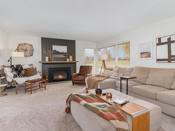 4th image of 424 Fairlane Dr